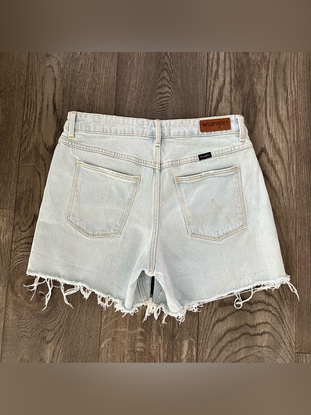 WRANGLER High Rise Vintage 4” Cutoff Light Wash Denim Jean Shorts Size 6 / 28